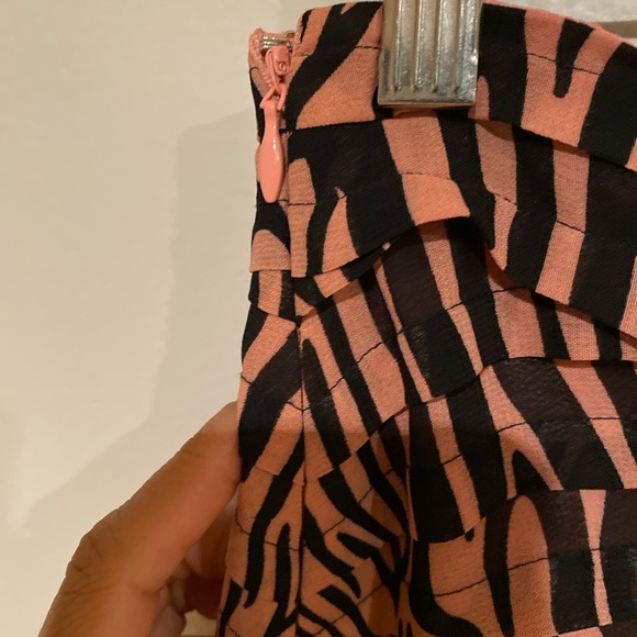 A/X Armani Exchange 100% Polyester Pink/ Black Zebra Mini skirt - Picture 4 of 6